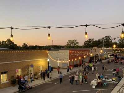 Wetumpka Residents ‘Dig’ into Company Street Concert, Party