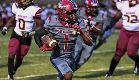 Mustangs Defeat Russell County 28-21 for Homecoming Game