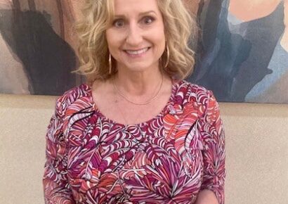 Darrue Sharpe receives Achievement Award from NACAA