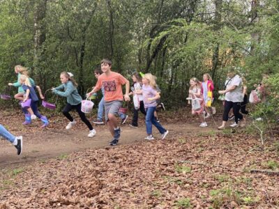 Realty Connection holds 7th Annual Easter Eggstravaganza at Lanark