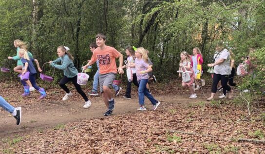 Realty Connection holds 7th Annual Easter Eggstravaganza at Lanark