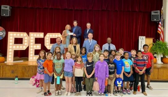State Representative Jerry Starnes makes donation to Prattville Elementary School