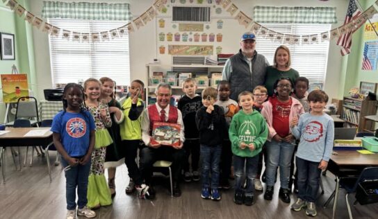 Prattville Mayor Bill Gillespie reads to students at PPS