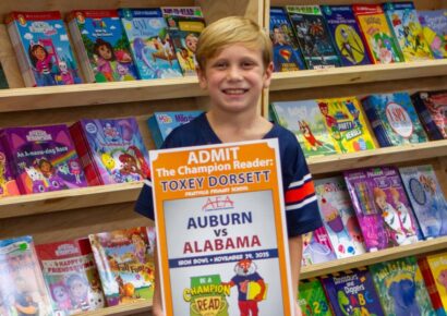 Prattville Primary student gets Iron Bowl tickets for winning AEA’s 𝐵𝑒 𝐴 𝐶ℎ𝑎𝑚𝑝𝑖𝑜𝑛 𝑎𝑛𝑑 𝑅𝑒𝑎𝑑 contest